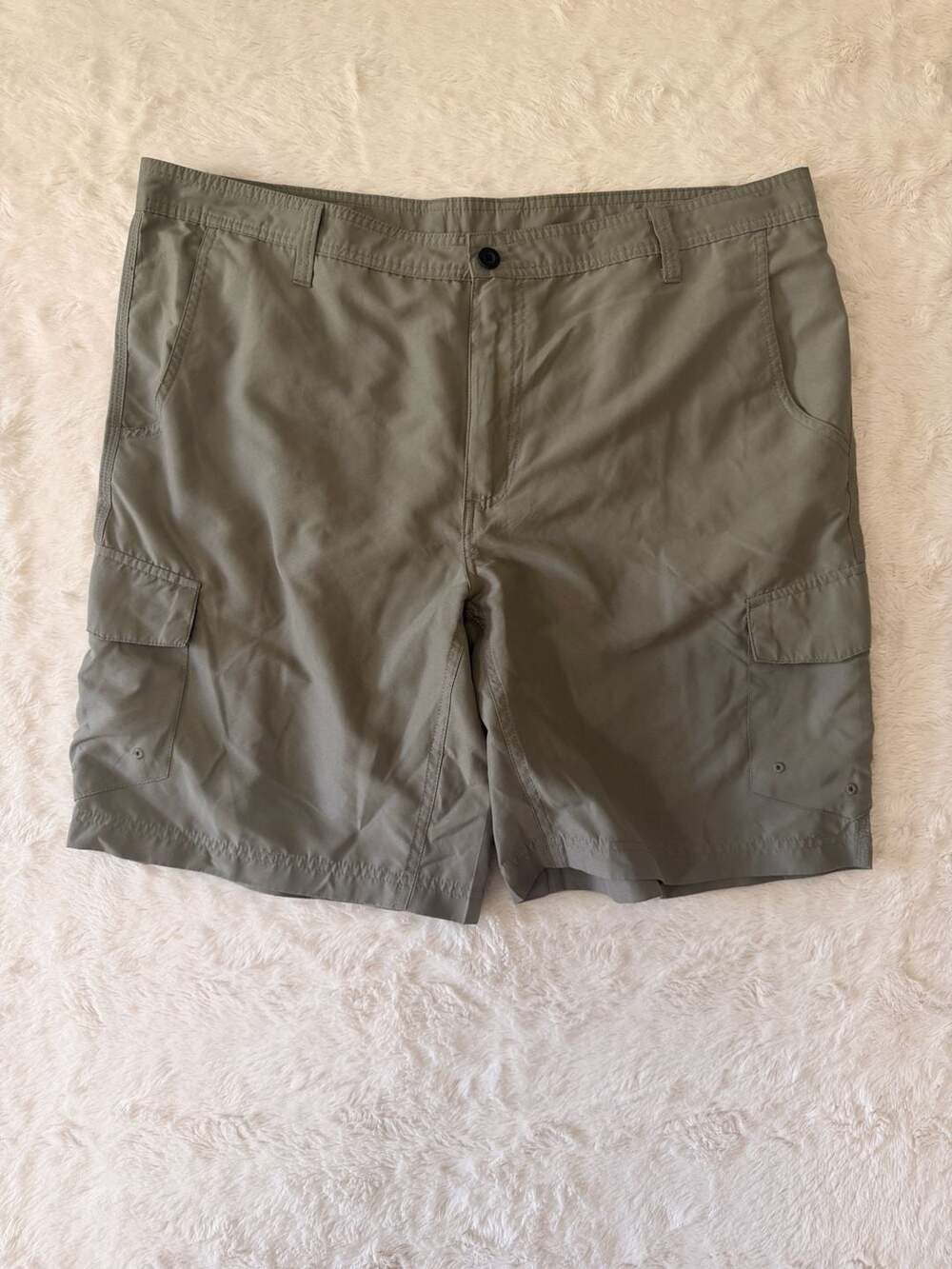Mens Magellan Outdoors Size 40 Water Repellent Hiking Cargo Shorts Gray